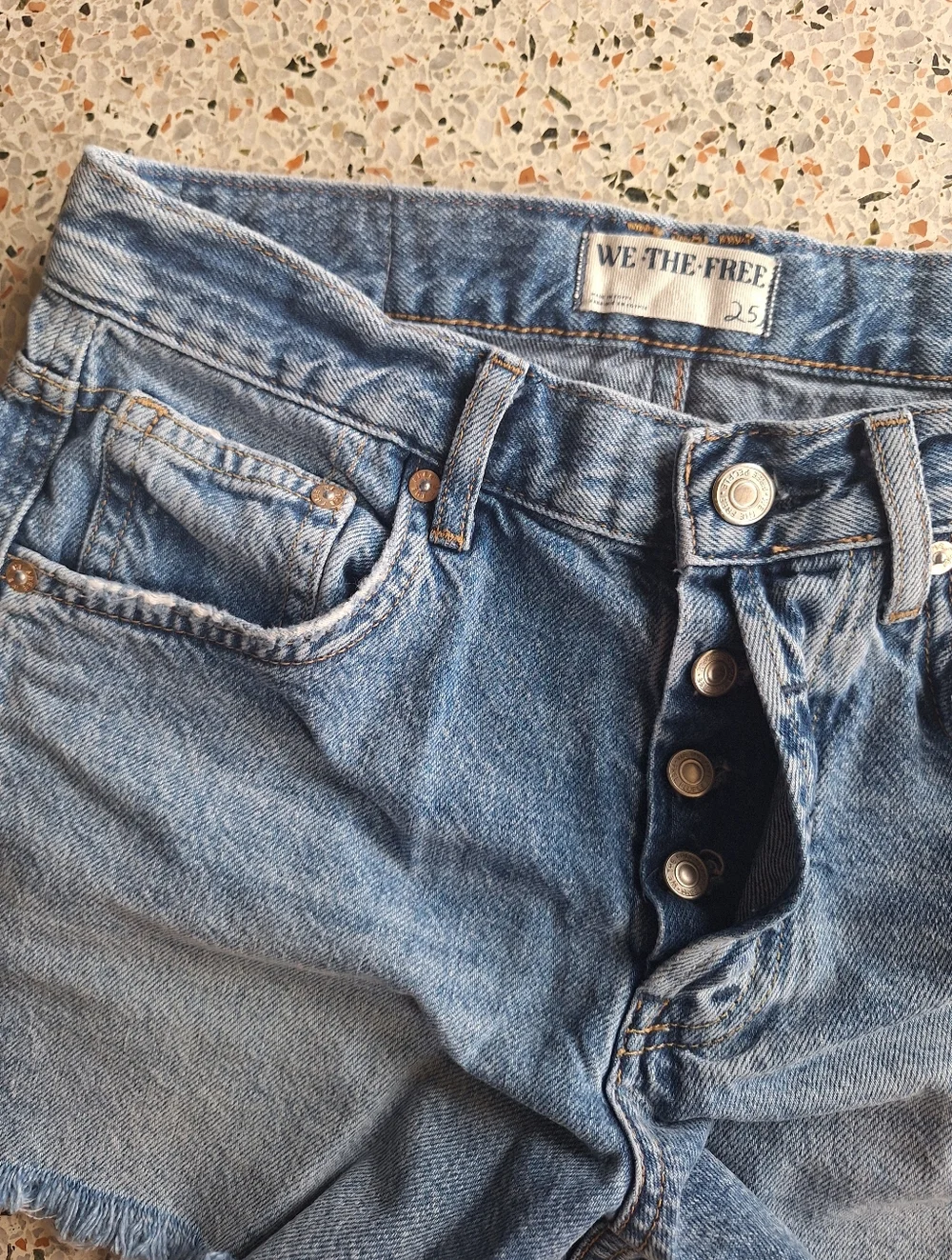 We The Free Ivy Mid Rise Short - Picture 4 of 9